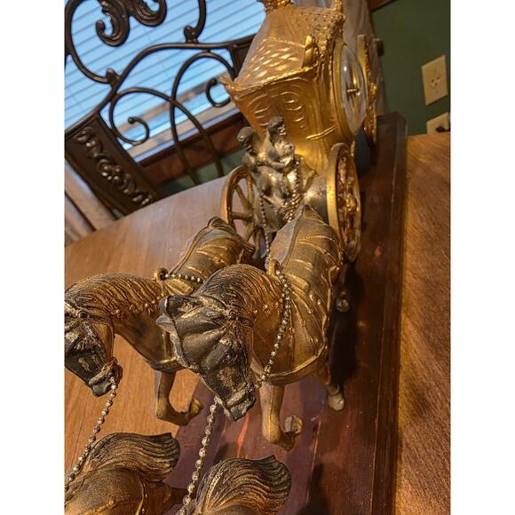 Vintage Antique United Clock Corp. Stagecoach Clock - Picture 6 of 10